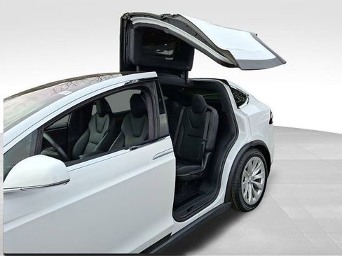 Used 2020 Tesla Model X Long Range image 16