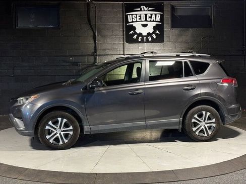 Used 2017 Toyota RAV4 LE AWD/4WD image 2