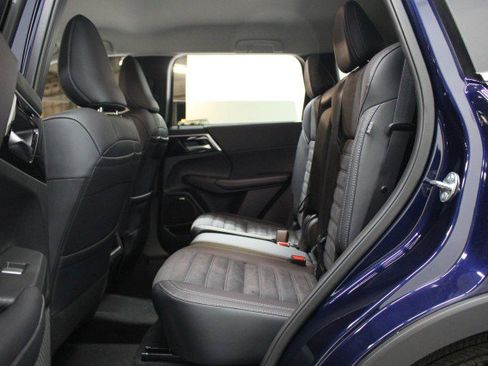 New 2025 Mitsubishi Outlander SE image 26