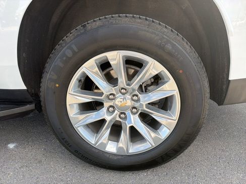 Used 2023 Chevrolet Suburban Premier AWD/4WD image 30
