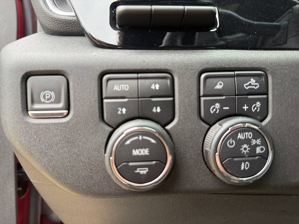 Used 2024 Chevrolet Silverado 1500 High Country w/ High Country Premium Package AWD/4WD image 19