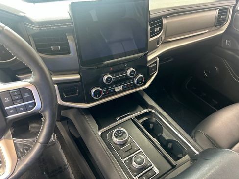 Used 2023 Ford Expedition XLT AWD/4WD image 5