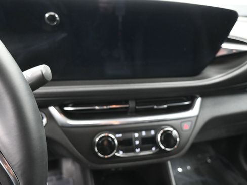 Used 2025 Buick Envista Preferred w/ Convenience I Package FWD image 15