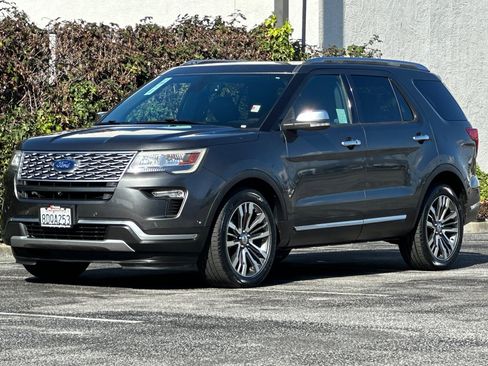 Used 2018 Ford Explorer Platinum image 9