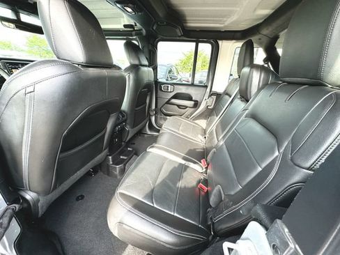 Used 2018 Jeep Wrangler Unlimited Sahara AWD/4WD image 22