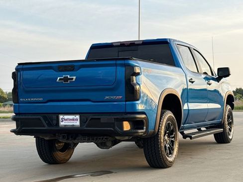 Used 2022 Chevrolet Silverado 1500 ZR2 w/ Technology Package AWD/4WD image 9
