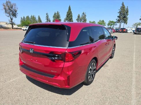 Used 2026 Honda Odyssey Elite image 3