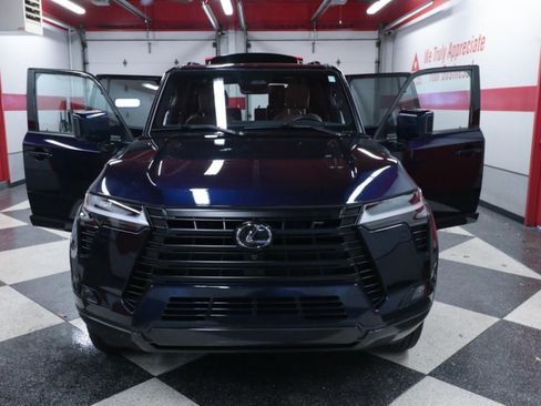 Used 2024 Lexus GX 550 w/ Accessory Package (Z1) AWD/4WD image 28