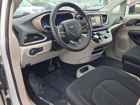 Certified 2023 Chrysler Voyager LX FWD image 25