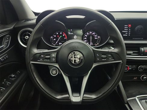 Used 2018 Alfa Romeo Stelvio AWD image 16