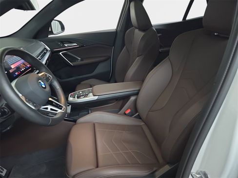 Used 2025 BMW X2 xDrive28i w/ M Sport Package image 18