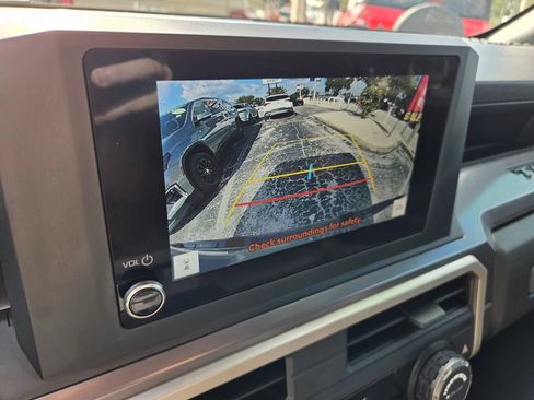 Used 2025 Toyota Tacoma SR5 AWD/4WD image 34