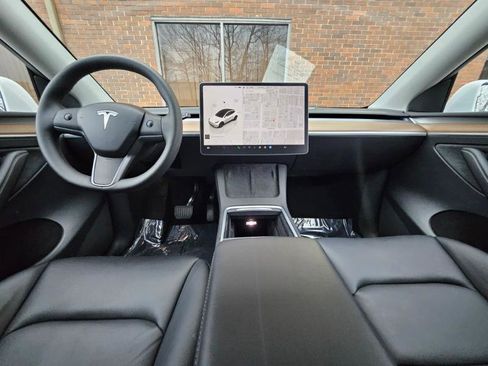 Used 2024 Tesla Model Y Long Range image 36