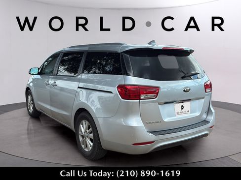 Used 2017 Kia Sedona LX w/ LX Essentials Premium Package FWD image 10