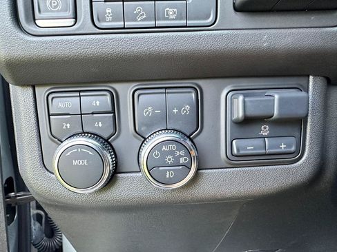 Used 2024 GMC Yukon AT4 w/ Technology Package AWD/4WD image 45