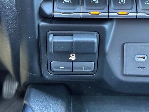 Used 2019 Chevrolet Silverado 1500 High Country w/ Technology Package image 31