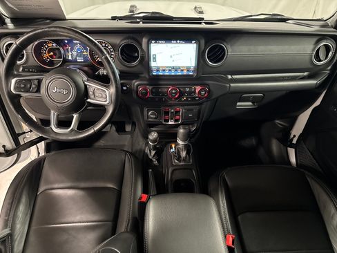 Used 2019 Jeep Wrangler Unlimited Sahara AWD/4WD image 3