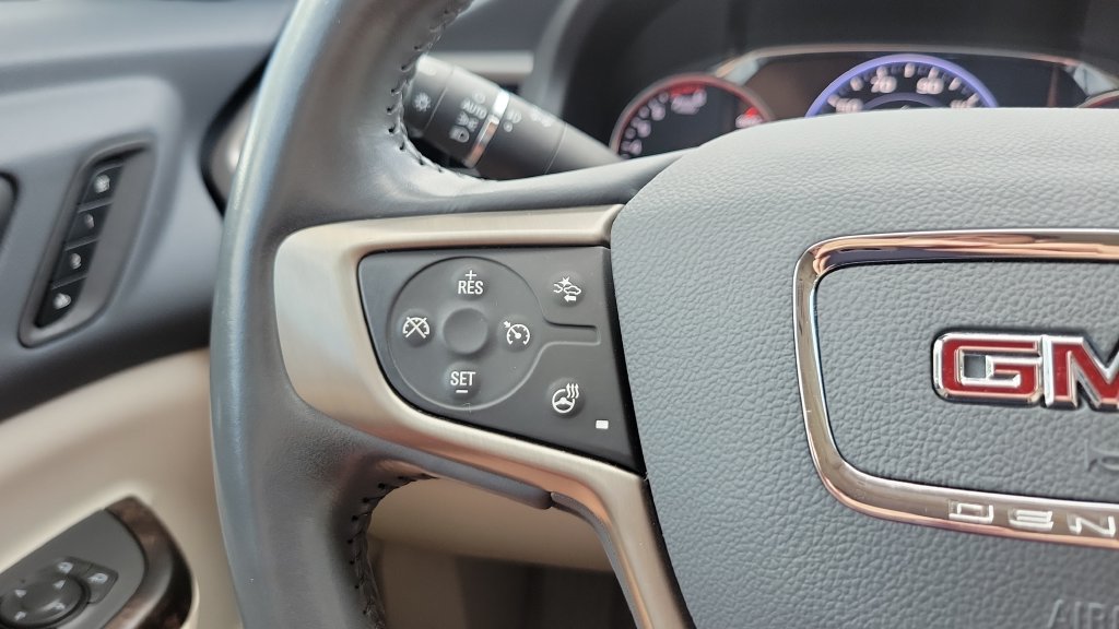 Used 2021 GMC Acadia Denali w/ Denali Technology Package FWD image 21