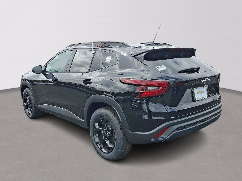 New 2026 Chevrolet Trax LT w/ Sunroof Package FWD image 3