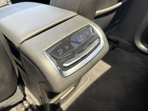 Used 2025 Cadillac XT6 Luxury AWD/4WD image 32