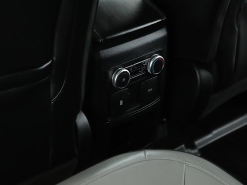 Used 2021 Ford Explorer XLT w/ Equipment Group 202A image 7