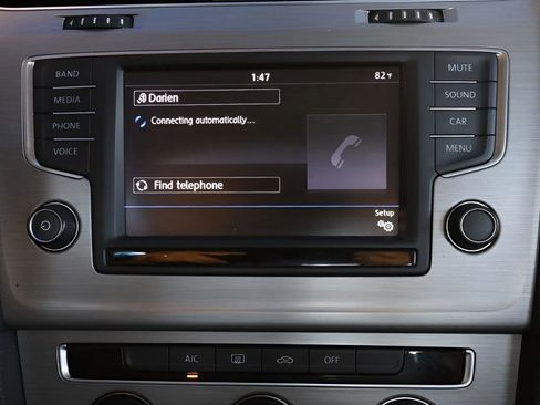 Used 2017 Volkswagen Golf S image 21