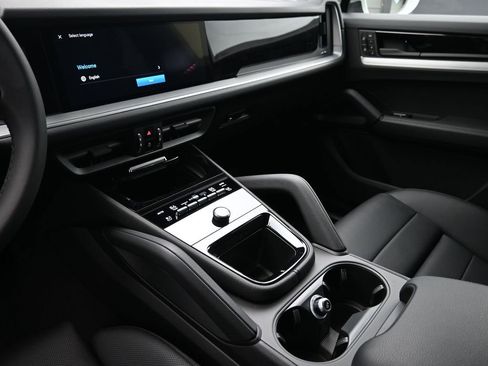 New 2025 Porsche Cayenne image 15