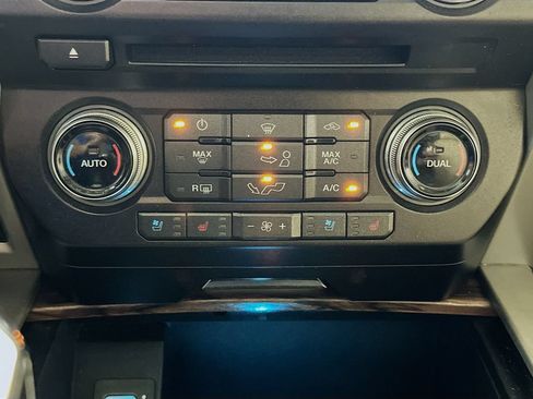 Used 2018 Ford F150 Lariat w/ Equipment Group 502A Luxury AWD/4WD image 19
