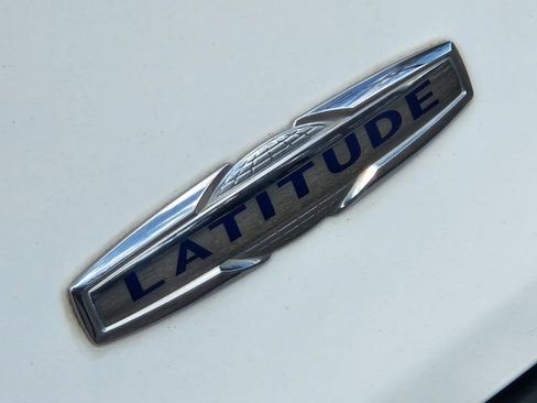 Used 2017 Jeep Cherokee Latitude FWD image 12