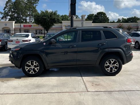 Used 2016 Jeep Cherokee Trailhawk w/ Leather Interior Group AWD/4WD image 2