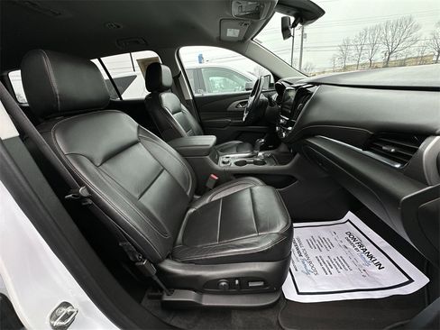 Used 2019 Chevrolet Traverse RS image 25
