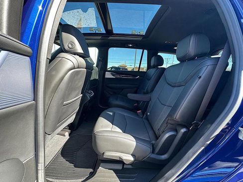 Used 2025 Cadillac XT6 Premium Luxury image 17