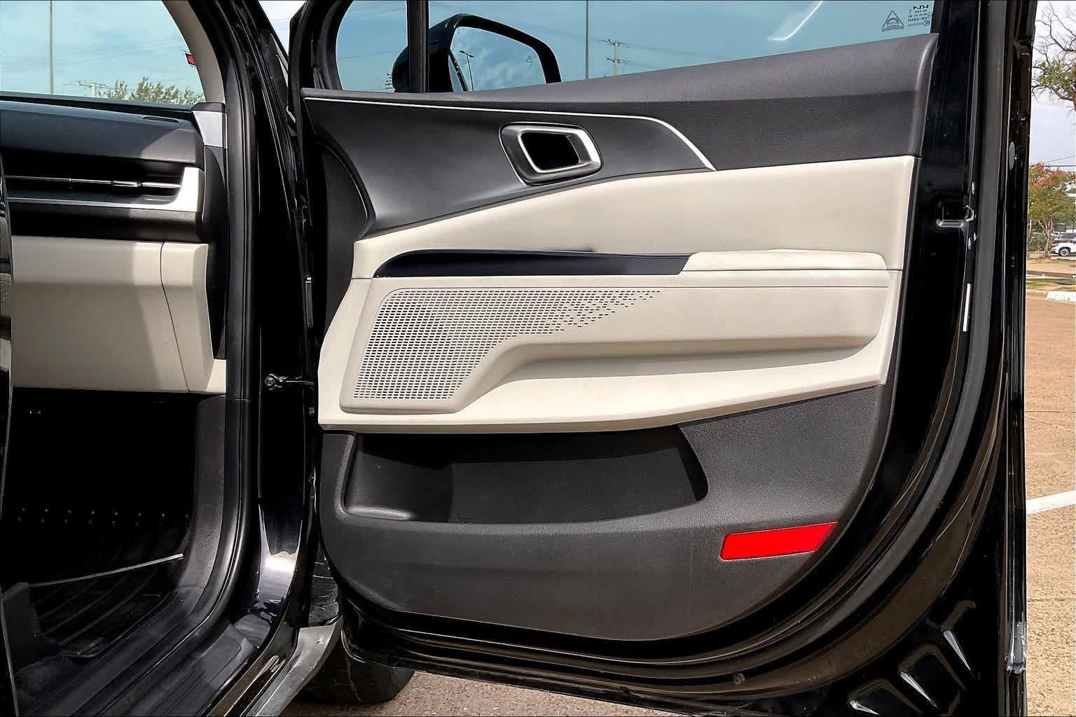 Certified 2023 Kia Carnival LX FWD image 26
