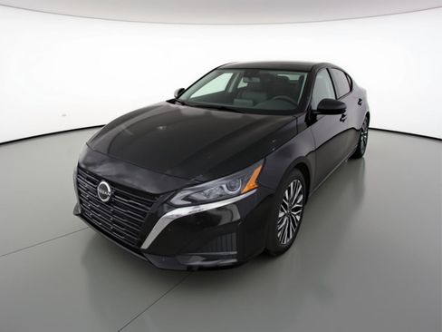 Used 2025 Nissan Altima 2.5 SV image 3