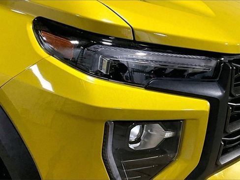 Certified 2024 GMC Canyon AT4X image 4