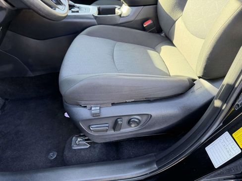 Used 2025 Toyota RAV4 XLE image 17