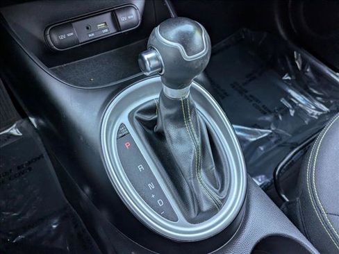 Used 2015 Kia Soul + FWD image 12