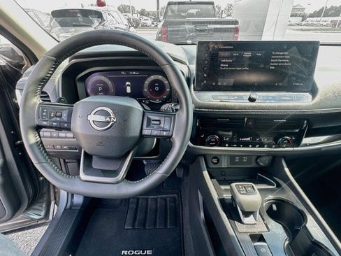 Used 2026 Nissan Rogue SL AWD/4WD image 9