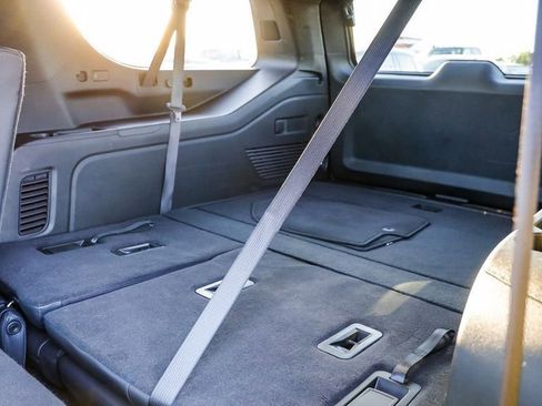 Used 2025 Chevrolet Suburban Z71 image 24