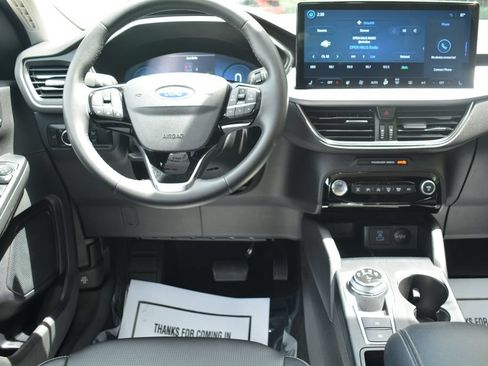 Used 2023 Ford Escape Platinum AWD/4WD image 3