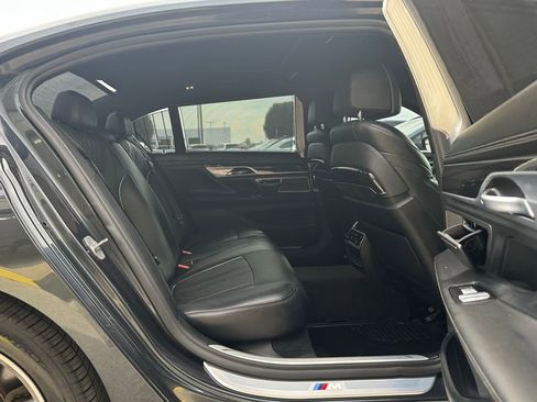 Used 2019 BMW 750i xDrive w/ Executive Package image 28