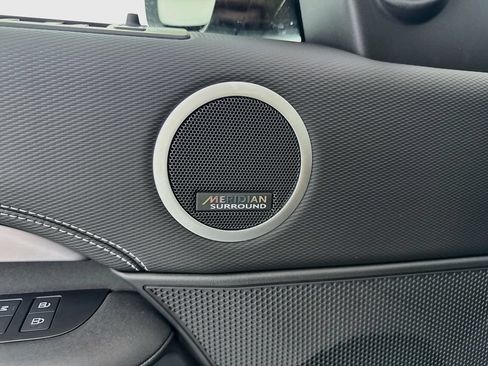 New 2026 Land Rover Discovery Limited Edition AWD/4WD image 19