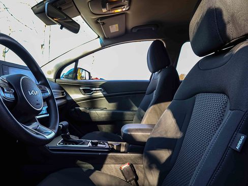 Certified 2023 Kia Sportage LX image 8