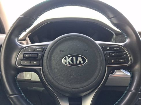 Used 2020 Kia Niro Touring FWD image 28