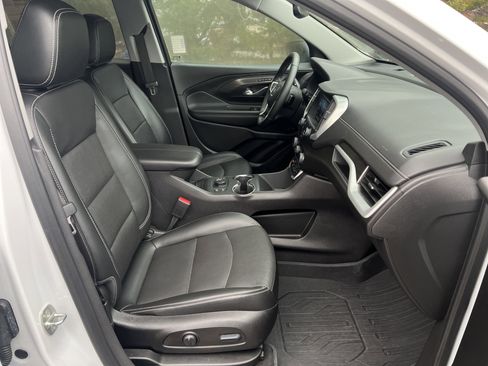 Used 2023 GMC Terrain SLT image 32