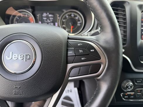 Used 2019 Jeep Cherokee Latitude Plus w/ Comfort/Convenience Group AWD/4WD image 23