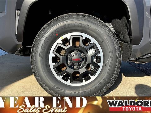 New 2025 Toyota Tacoma TRD Off-Road image 15