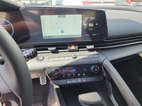 New 2025 Hyundai Elantra SEL image 16