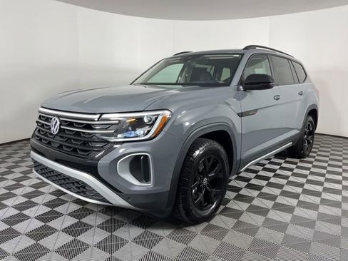 Used 2024 Volkswagen Atlas Peak Edition SEL image 5
