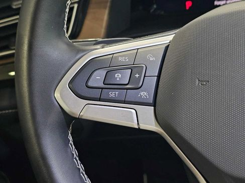 Used 2025 Volkswagen Atlas SE AWD/4WD image 26